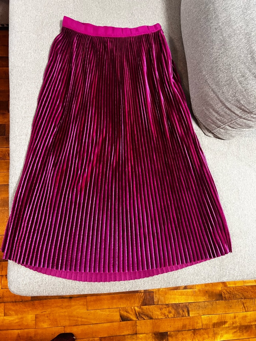 Zara Pleated Velvet Midi Skirt in Magenta XS
